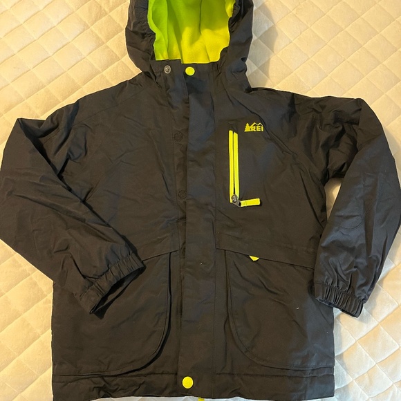 REI Boys Ski Jacket Size 8 - Picture 2 of 4